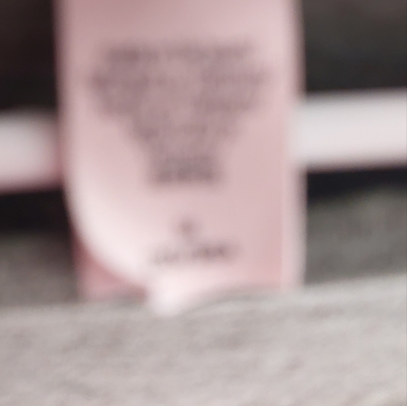 LIKE NEW VICTORIA SECRET SHORT SLEEVE T-SHIRT - Picture 2 of 4